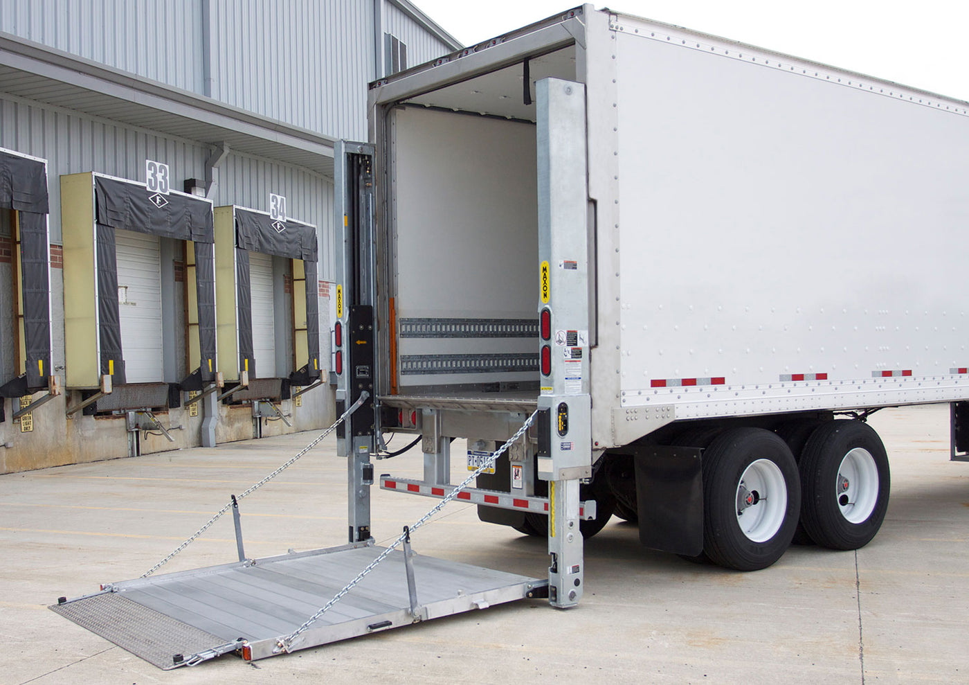 Maxon BMR-44 4,400 lb Aluminum Liftgate 102W